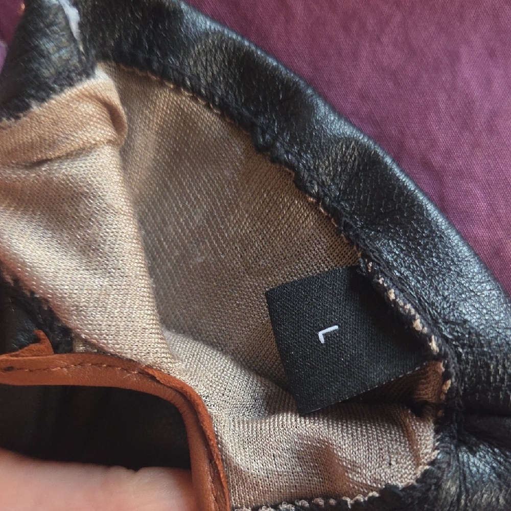 Soft Black Leather Cole Haan Touchscreen Gloves With 100% Silk Lining Size L NWT - Picture 6 of 12